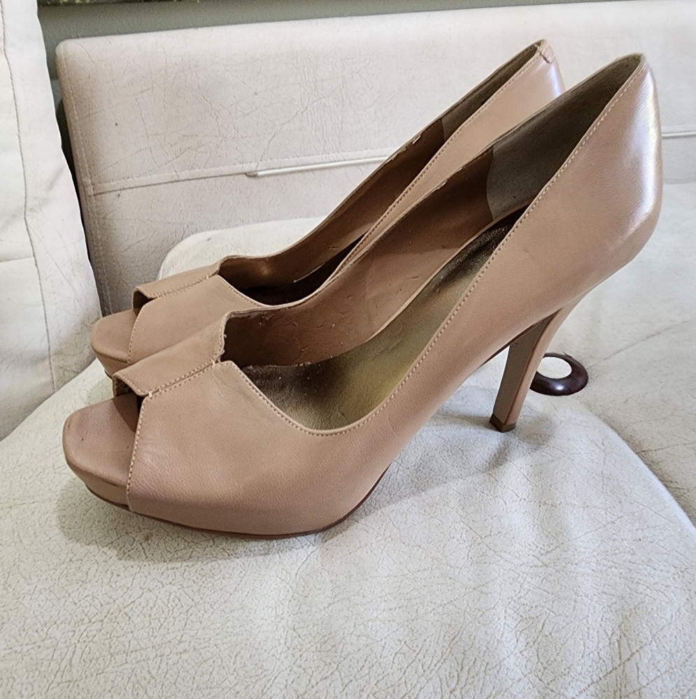 Nine West Tan Peep-Toe 4.5"Heels.very Good Condition. - Picture 2 of 8
